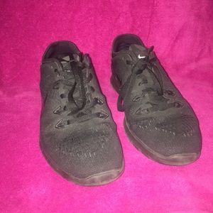Nike Shoes - Black Nike running shoes!! Nike Shoes - Black Nike running shoes!!